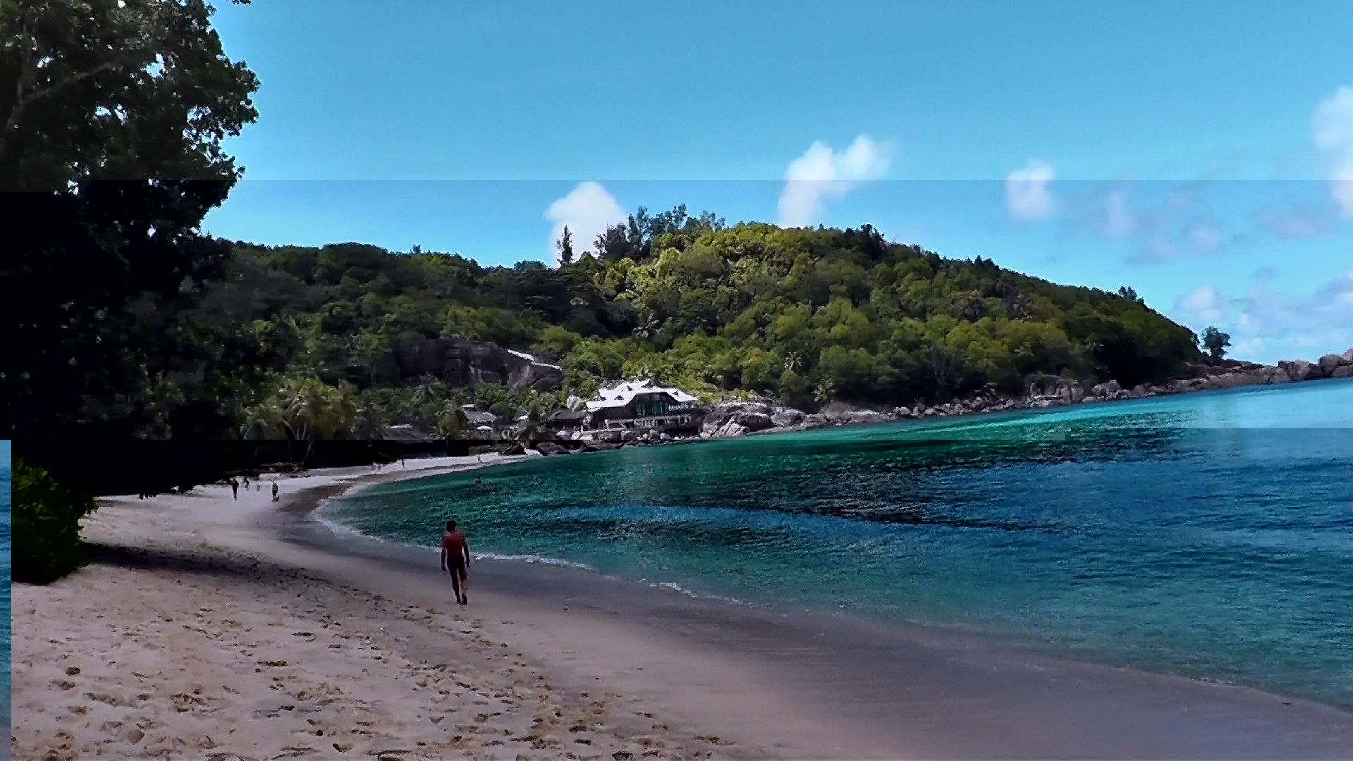 101 Anse Takamaka La plage, à gauche.jpg